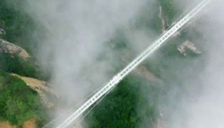 أطول جسر زجاجي في العالم