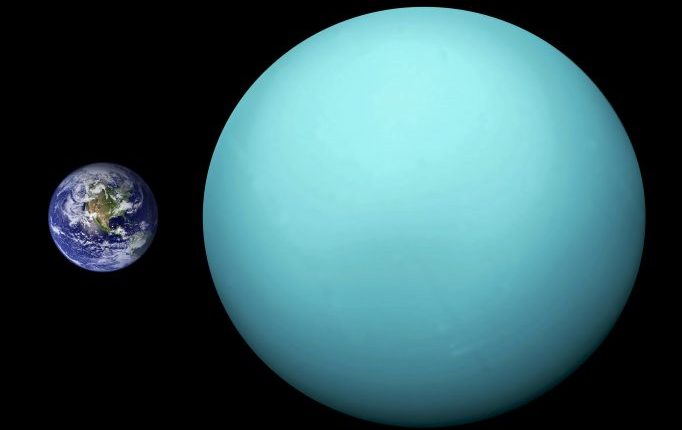 Uranus,_Earth_size_comparison